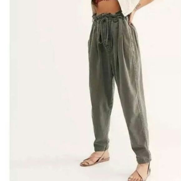 EUC Free People Margate Pleated Pull On Elastic Trouser Pants Green Sugar Kelp - Picture 2 of 9